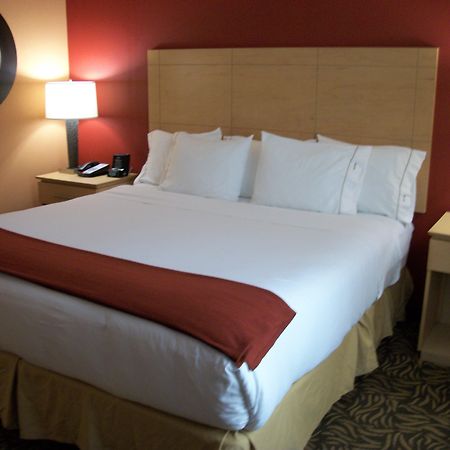 Holiday Inn Express - Cortland By Ihg Room photo